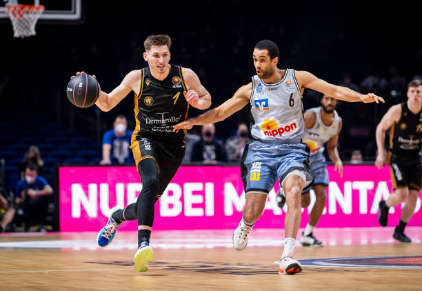 他与球队的 他与球队的