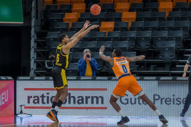 于这位年轻 于这位年轻